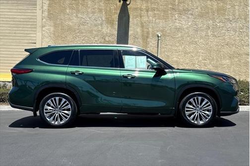 2023 Toyota Highlander Platinum