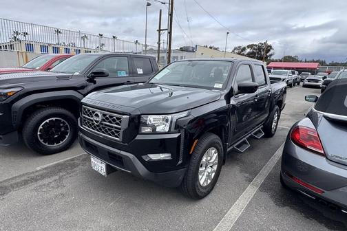 2023 Nissan Frontier SV