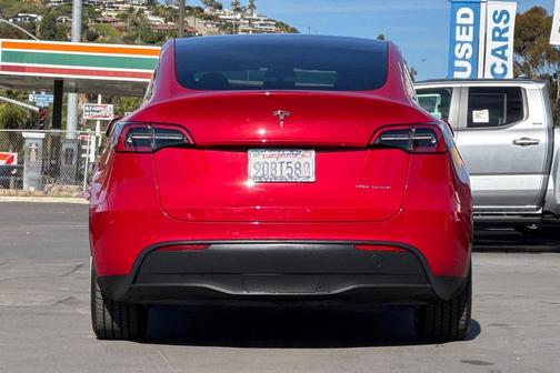 2022 Tesla Model Y Long Range Dual Motor All-Wheel Drive