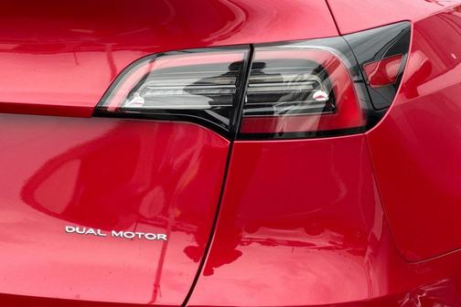 2022 Tesla Model Y Long Range Dual Motor All-Wheel Drive