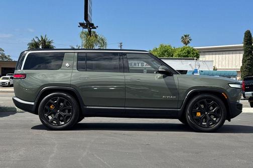 RIVIAN GREEN 2023 Rivian R1S Launch Edition