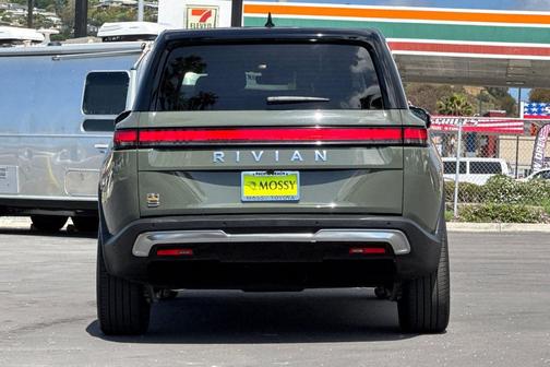 RIVIAN GREEN 2023 Rivian R1S Launch Edition