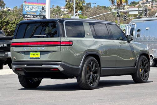 RIVIAN GREEN 2023 Rivian R1S Launch Edition