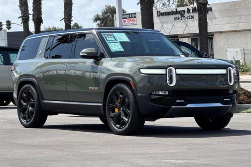 RIVIAN GREEN 2023 Rivian R1S Launch Edition