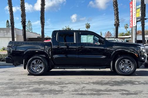 2025 Nissan Frontier SV