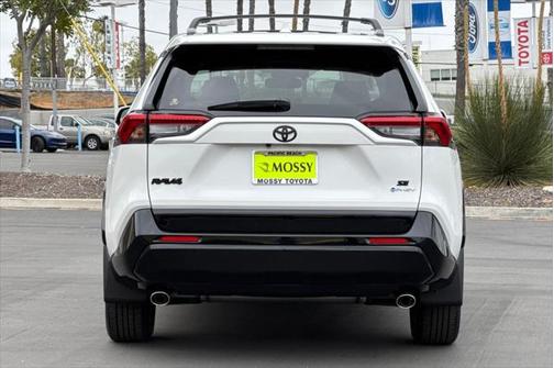 2025 Toyota RAV4 Hybrid SE