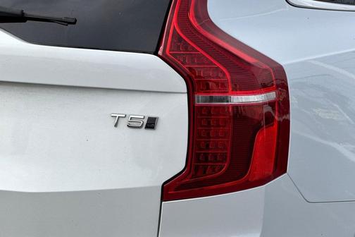 2016 Volvo XC90 T5 Momentum