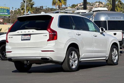 2016 Volvo XC90 T5 Momentum