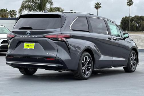 2025 Toyota Sienna Platinum 7 Passenger
