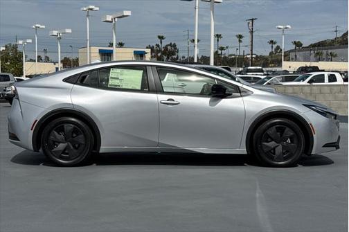 2025 Toyota Prius LE