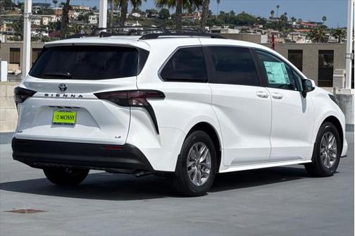 2025 Toyota Sienna LE