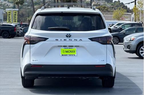 2025 Toyota Sienna LE