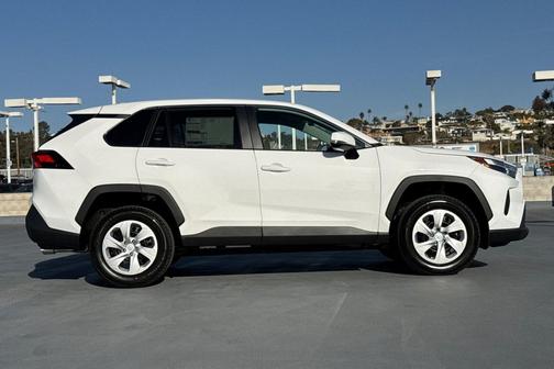 2025 Toyota RAV4 LE