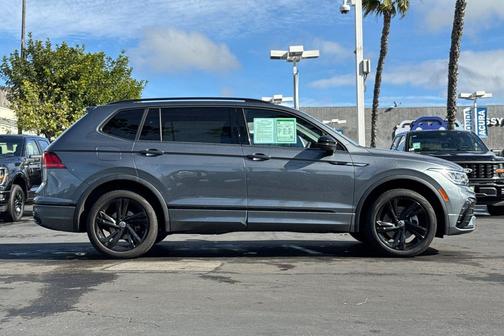 2023 Volkswagen Tiguan 2.0T SE R-Line Black