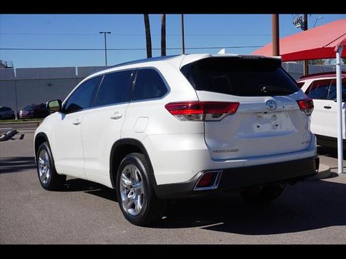 Photo 3 of 21 of 2018 Toyota Highlander Limited