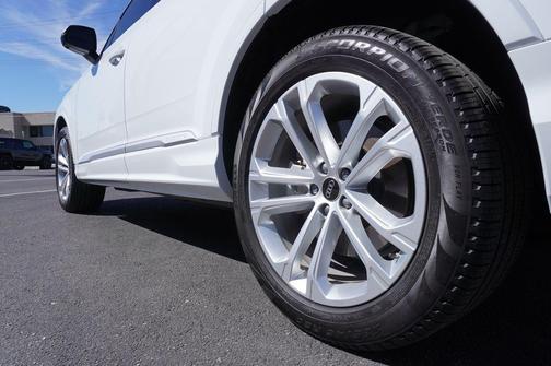 2025 Audi Q7 45 Premium Plus