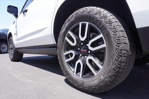 2023 GMC Yukon 4WD AT4