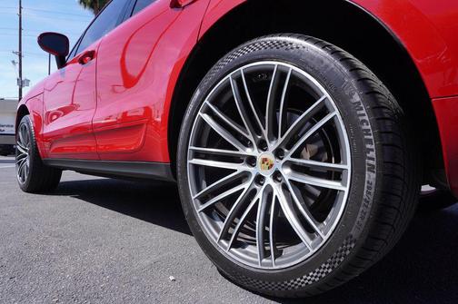2020 Porsche Macan Base