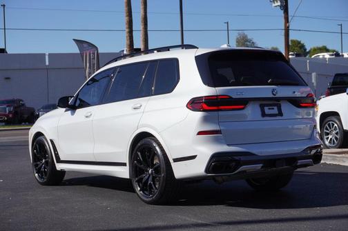 2024 BMW X7 M60i