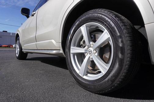 2016 Volvo XC90 T5 Momentum