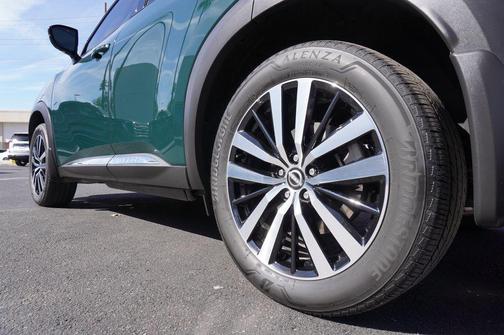 2025 Nissan Pathfinder Platinum FWD