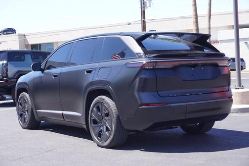 Diamond Black Crystal Pearlcoat 2025 Jeep Wagoneer S Launch Edition