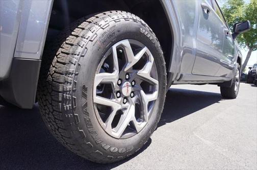 2025 GMC Sierra 1500 SLE