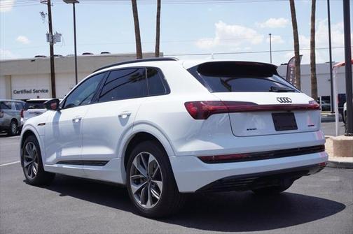 2021 Audi e-tron Premium Plus
