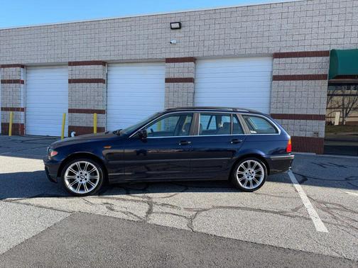 2003 BMW 325 325xiT Wagon 4D