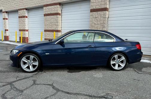 2011 BMW 328 328i Convertible 2D