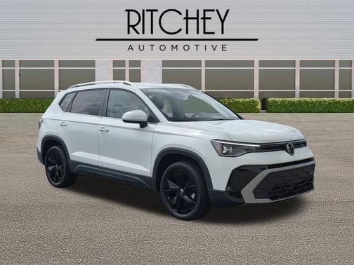 Pure White 2025 Volkswagen Taos 1.5T SE