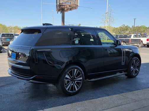 SANTOR BLK 2026 Land Rover Range Rover P550e SE