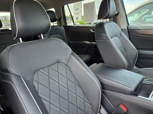 Platinum Gray 2024 Volkswagen Atlas 2.0T SEL Premium R-Line 4MOTION