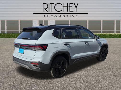 Monument Gray w/Deep Black Roof 2025 Volkswagen Taos 1.5T SE Black