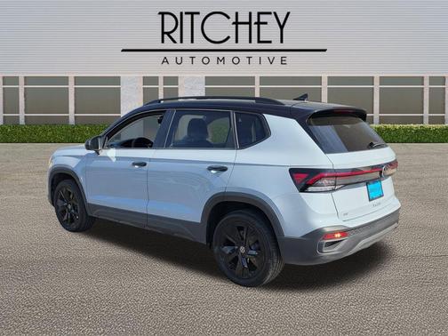 Monument Gray w/Deep Black Roof 2025 Volkswagen Taos 1.5T SE Black