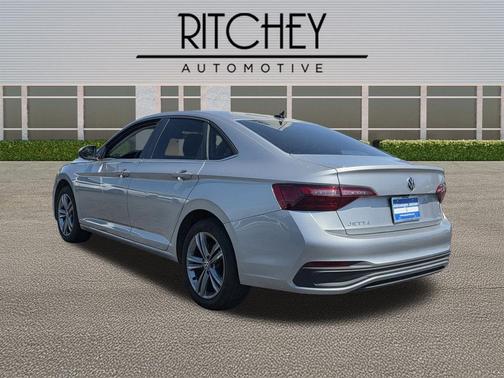 Pyrite Silver 2023 Volkswagen Jetta 1.5T SE