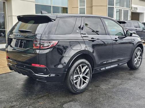 Santorini Black Metallic 2025 Land Rover Discovery Sport Dynamic SE
