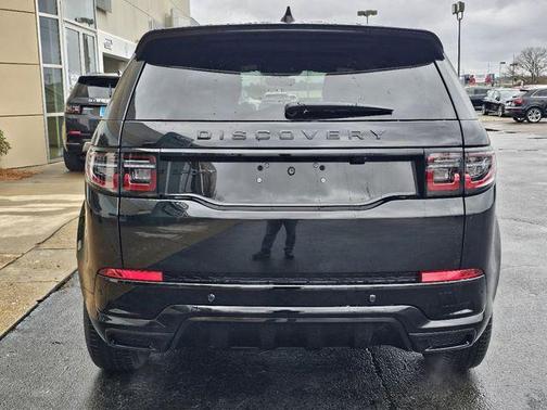 Santorini Black Metallic 2025 Land Rover Discovery Sport Dynamic SE