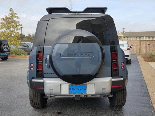 2025 Land Rover Defender 110 P400 S