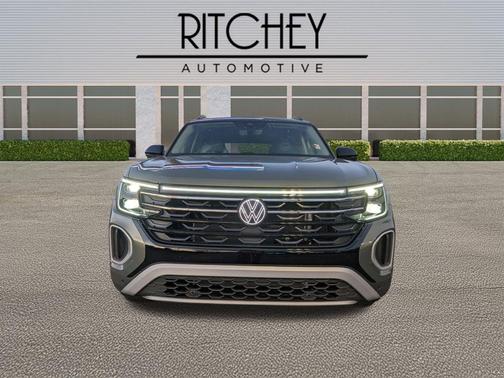 Avocado Green Pearl 2025 Volkswagen Atlas 2.0T Peak Edition