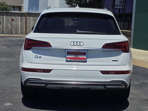 Ibis White 2021 Audi Q5 45 Premium Plus