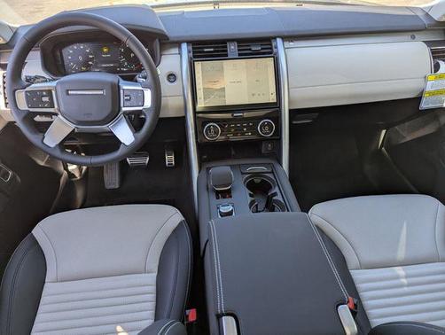 Santorini Black Metallic 2026 Land Rover Discovery Gemini Edition