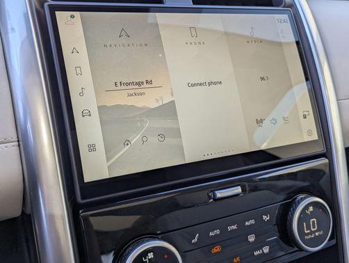 Fuji White 2026 Land Rover Discovery S