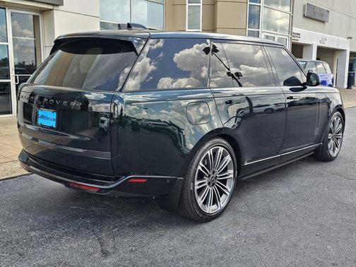 2025 Land Rover Range Rover P530 SE 7 Seat
