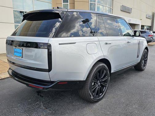 2025 Land Rover Range Rover P550e SE