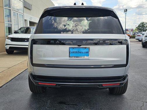 2025 Land Rover Range Rover P550e SE