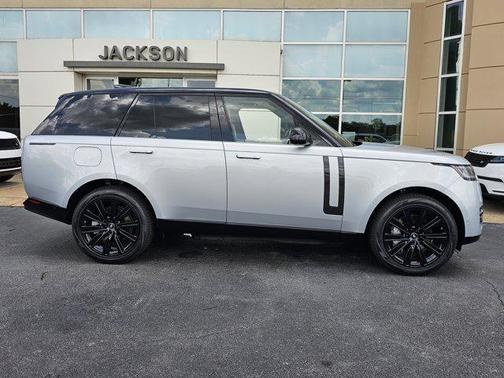 2025 Land Rover Range Rover P550e SE
