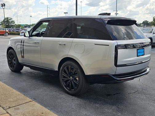 2025 Land Rover Range Rover P550e SE