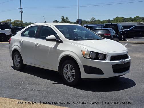 Summit White 2014 Chevrolet Sonic LT