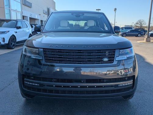 Carpathian Grey Premium Metallic 2025 Land Rover Range Rover P550e SE